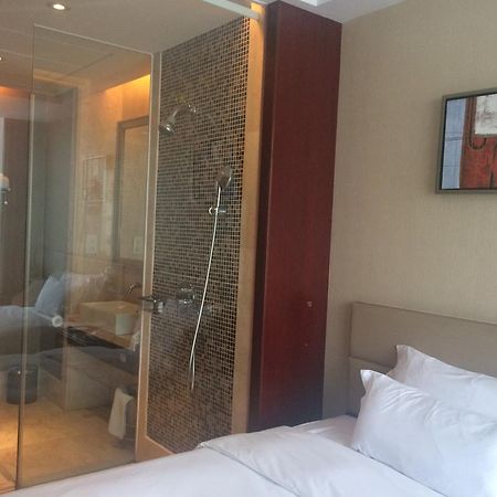 Shenzhen Baoan Royal International Hotel ภายนอก รูปภาพ